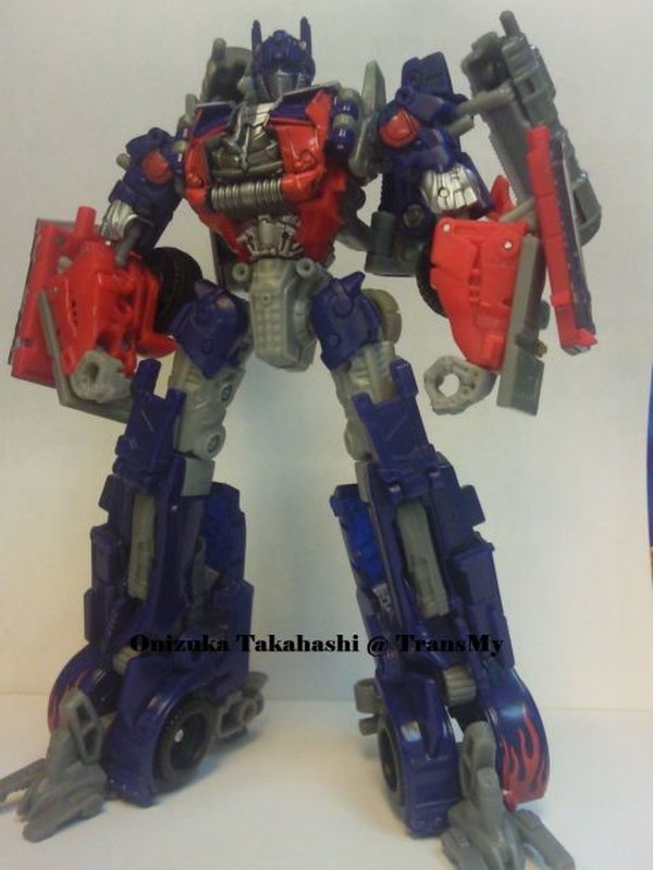 Transformers Dark Of The Moon Voyager Optimus Prime  (1 of 4)